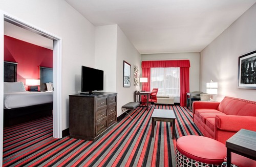 Lafayette Hotel | Holiday Inn & Suites Lafayette North by IHG