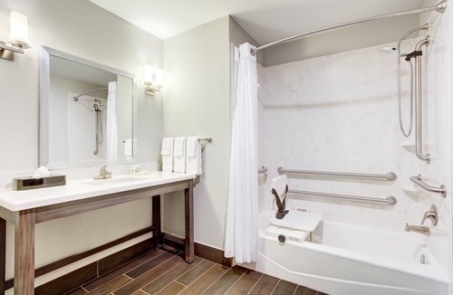 Lafayette Hotel | Holiday Inn & Suites Lafayette North by IHG
