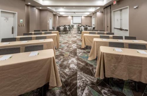 Ellendale Hotel | Holiday Inn & Suites Memphis - Wolfchase Galleria by IHG