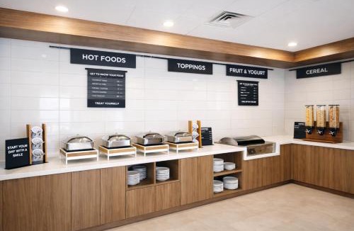 Mississauga Hotel | Holiday Inn & Suites Mississauga West - Meadowvale by IHG
