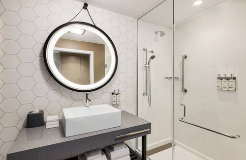 Sobro Hotel | Holiday Inn & Suites Nashville Downtown - Broadway by IHG