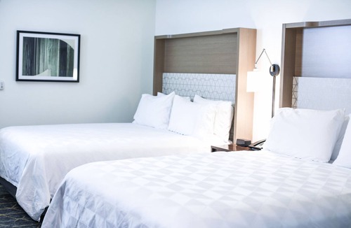 St. Cloud Hotel | Holiday Inn & Suites St. Cloud by IHG
