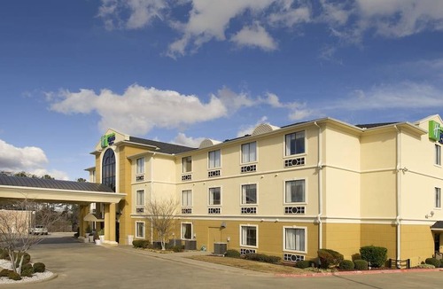 Mount Pleasant Hotel | Holiday Inn Express Hotel & Suites Mount Pleasant, an IHG Hotel