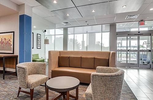 Mount Pleasant Hotel | Holiday Inn Express Hotel & Suites Mount Pleasant, an IHG Hotel