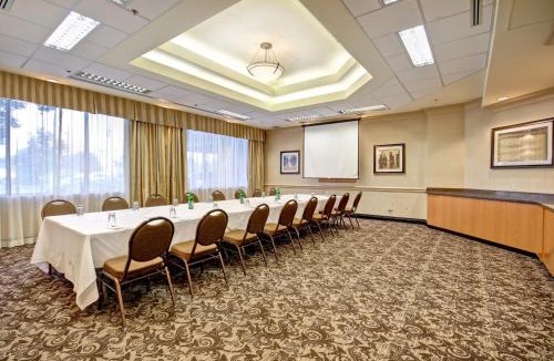Windsor Hotel | Holiday Inn Windsor - Ambassador Bridge by IHG