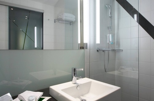 Oerlikon Hotel | Holiday Inn Zurich - Messe by IHG