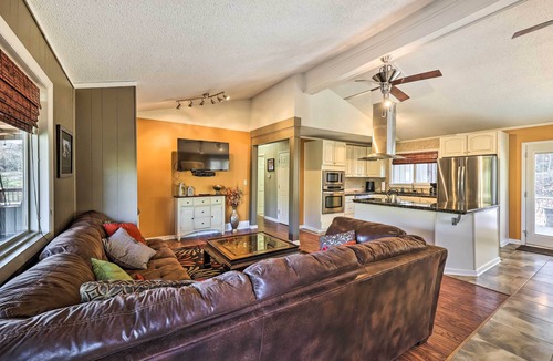 Eureka Springs Cottage | Holiday Island Home: Hot Tub & Wood Stove!