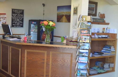 Lander Hotel | Holiday Lodge Motel Campground