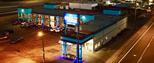 Salem Hotel | Holiday Lodge - Salem,OR