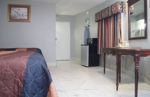 McAlester Hotel | Holiday Lodge & Suites