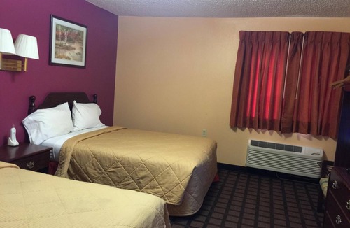 Pittsburg Hotel | Holiday Lodge