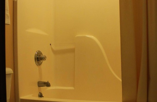 Pittsburg Hotel | Holiday Lodge