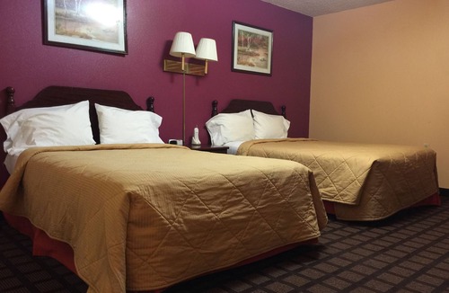 Pittsburg Hotel | Holiday Lodge