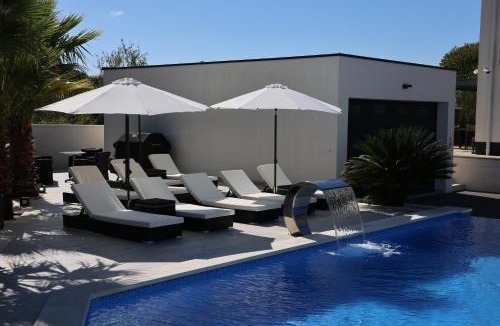 Okrug Gornji Villa | Holiday Luxury Resort Sundance