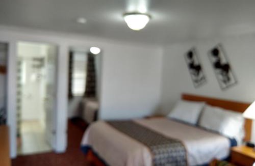 Larkspur Hotel | Holiday Motel Bend