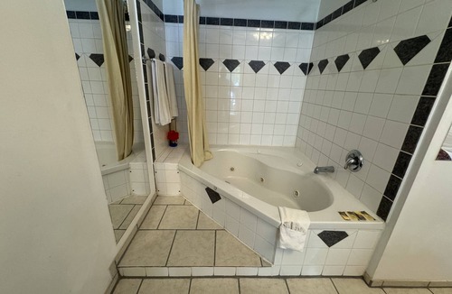 Orillia Hotel | Holiday Motel