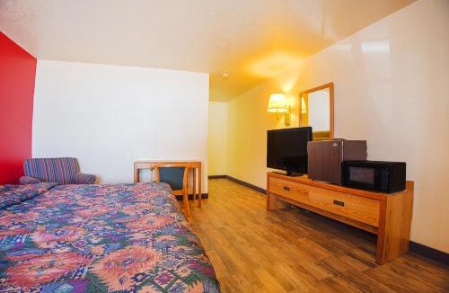Lordsburg Hotel | Holiday Motel Lordsburg I-10
