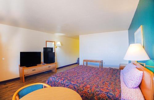 Lordsburg Hotel | Holiday Motel Lordsburg I-10