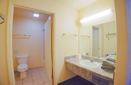 Lordsburg Hotel | Holiday Motel Lordsburg I-10