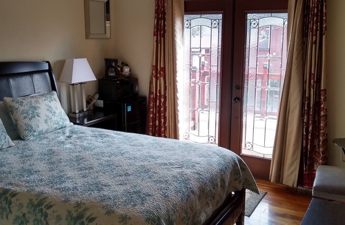 Larkspur Hotel | Holiday Motel