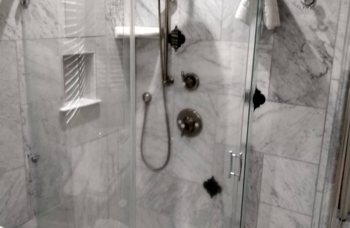 Larkspur Hotel | Holiday Motel