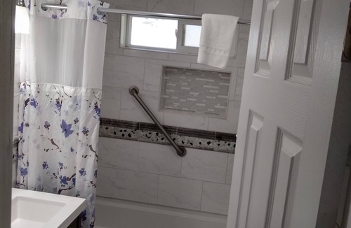 Larkspur Hotel | Holiday Motel