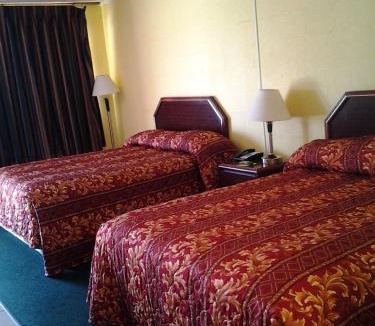 Hugo Hotel | Holiday Motel