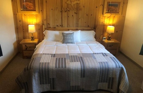 Manistique Hotel | Holiday Motel