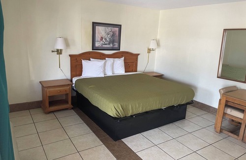 Whiteville Hotel | Holiday Motel
