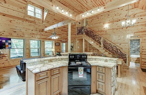 Cleveland Cabin | Holiday- Private Luxury Cabin, Firepit and Pool Table