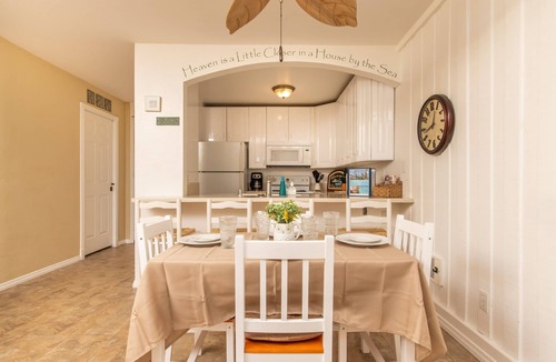 Townsite Condo | Holiday-Ready 1BR Condo Ocean Views & Garden Oasis