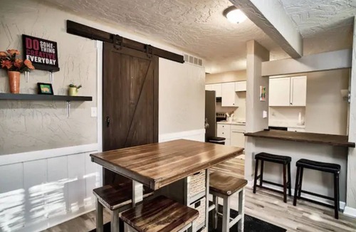 Fishers House | Holiday-Ready 3BR and 2BA sleeps 9 in Fishers