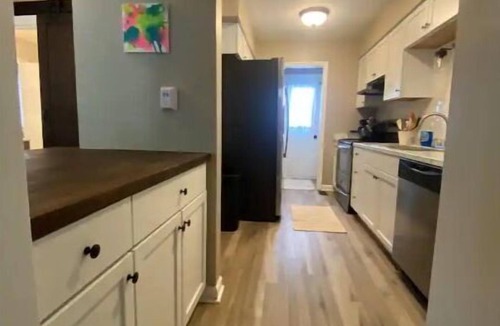 Fishers House | Holiday-Ready 3BR and 2BA sleeps 9 in Fishers