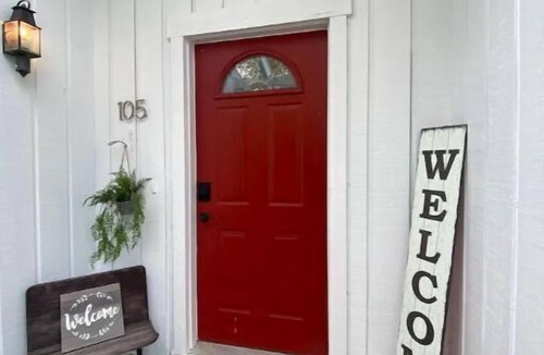 Fishers House | Holiday-Ready 3BR and 2BA sleeps 9 in Fishers