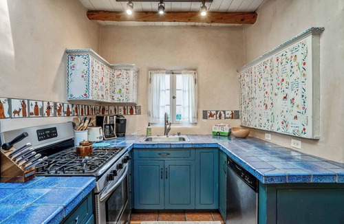 Historic Eastside House | Holiday Season is here! 3 BR home with private courtyard Historic Eastside!