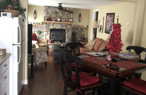 Irondale Cottage | *Holiday Specials* Gorgeous Lakefront Cottage on Little Boshkung Lake