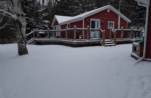 Irondale Cottage | *Holiday Specials* Gorgeous Lakefront Cottage on Little Boshkung Lake