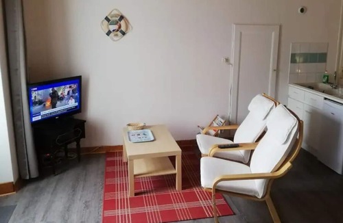 Lesneven Apartment | Holiday studio - La grande cheminée