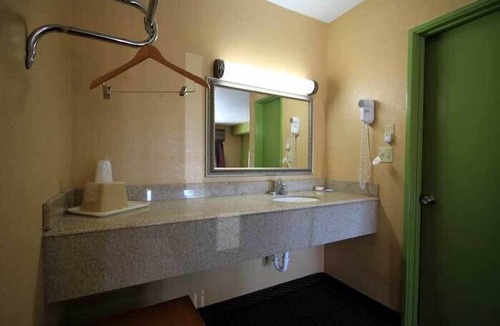 Houston Hotel | Holiday Terrace Motel