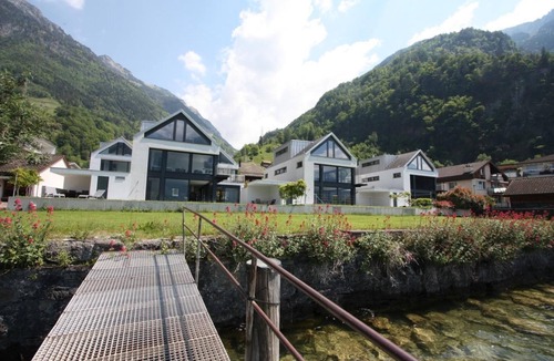 Ruetli House | Holiday villa by the lake 1