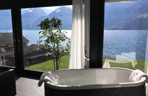 Ruetli House | Holiday villa by the lake 3 for 2-4 persons
