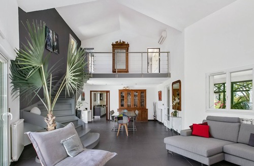 Combaillaux House | Holiday villa in Combaillaux: swimming pool & air conditioning ☀✈