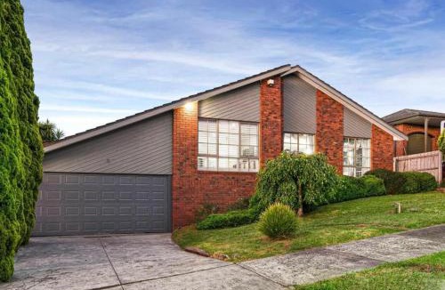 Chepstowe Villa | Holiday Villa pool garden