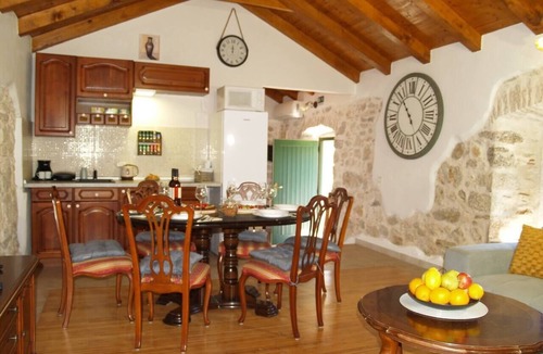 Banj Villa | Holiday Villa with swimming pool, Blue Tree