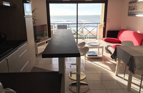 Pornichet Apartment | Holidays feet in the water. Direct access to the beach. high-speed Internet