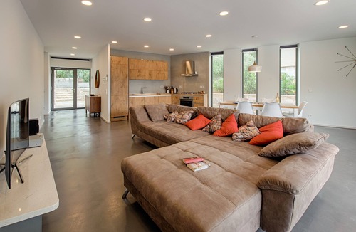 Zrnovo Villa | Holidays for the soul in a new and modern bungalow with pool and sea view