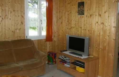 Buerglen Ski Chalet | Holidays in the green on the left