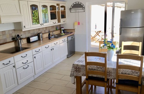 Lagrasse Apartment | Holidays in Lagrasse - Stunning Apartment, private large terrace, pool & aircon.
