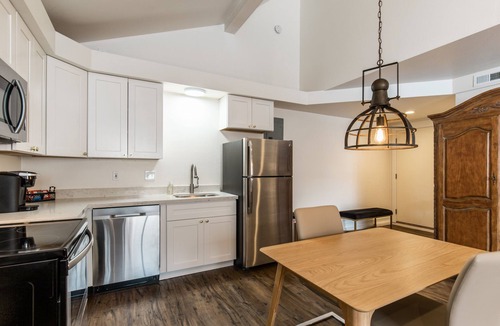 Holladay House | Holladay Guesthouse Secluded Studio