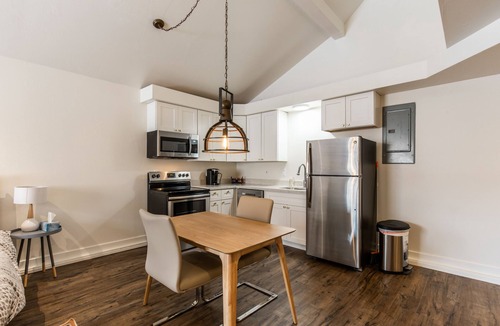 Holladay House | Holladay Guesthouse Secluded Studio